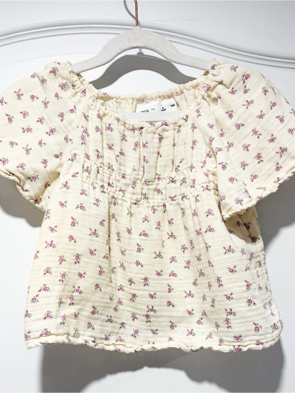 Zara Kids Floral Smocked Baby Top - Soft Short Sleeve Shirt in size 4 T kids